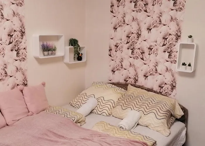 Pacsirta Apartman Appartamento *