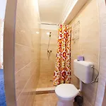 Apartment Pacsirta Apartman *