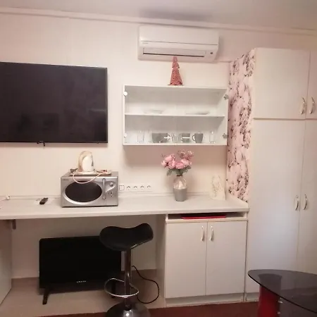 아파트 Pacsirta Apartman *