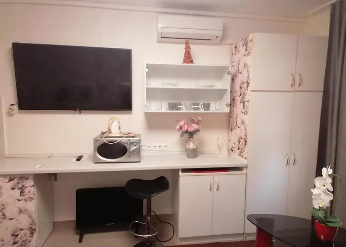 아파트 Pacsirta Apartman *